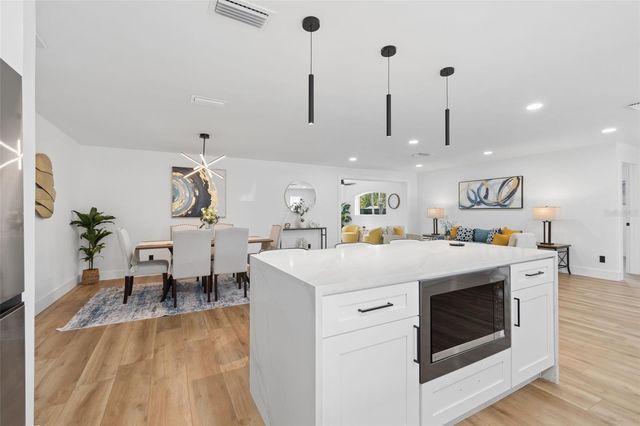 1530 49TH STREET N, St Petersburg, FL 33710