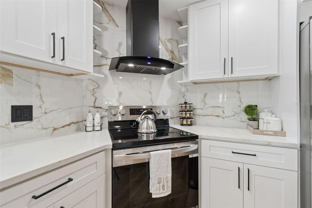 1530 49TH STREET N, St Petersburg, FL 33710