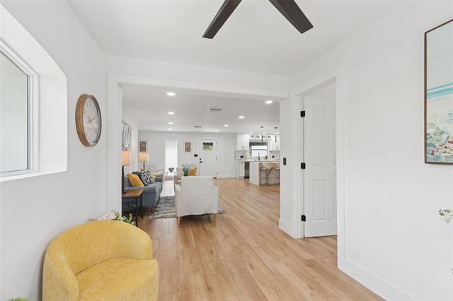 1530 49TH STREET N, St Petersburg, FL 33710