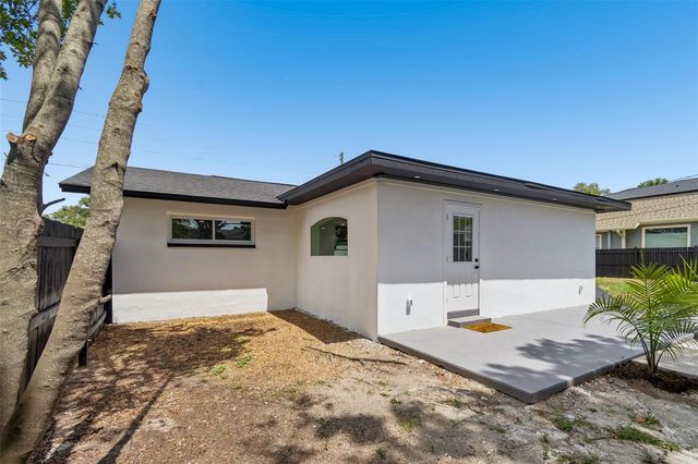 1530 49TH STREET N, St Petersburg, FL 33710