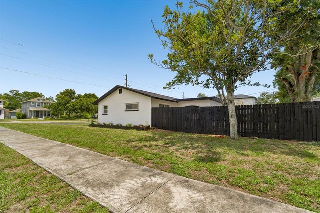 1530 49TH STREET N, St Petersburg, FL 33710