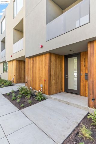 4033 Park Blvd., Oakland, CA 94602