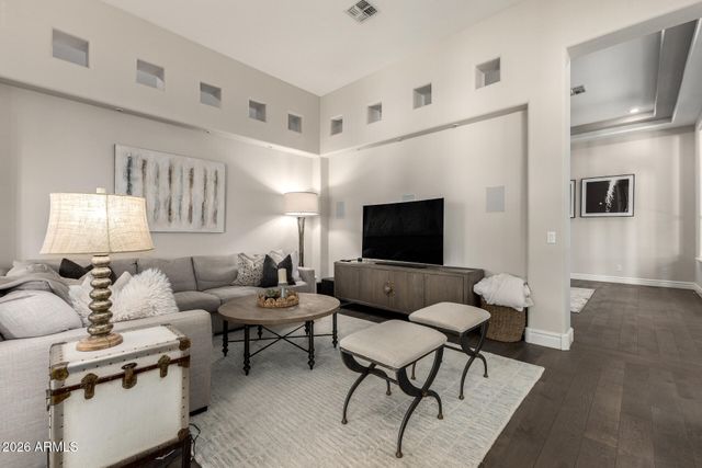 8204 S HOMESTEAD Lane, Tempe, AZ 85284