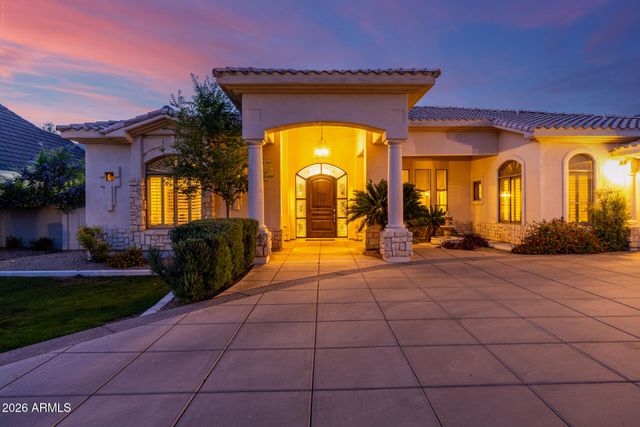 8204 S HOMESTEAD Lane, Tempe, AZ 85284