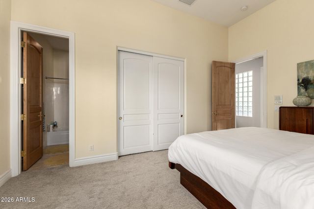 8204 S HOMESTEAD Lane, Tempe, AZ 85284