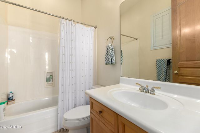 8204 S HOMESTEAD Lane, Tempe, AZ 85284