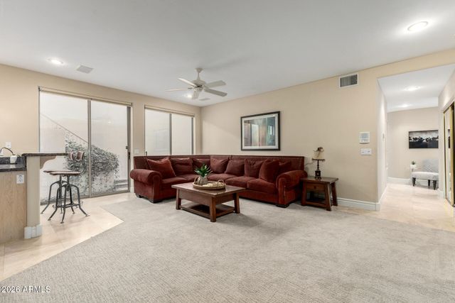 8204 S HOMESTEAD Lane, Tempe, AZ 85284