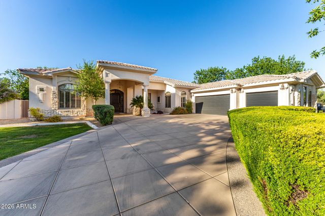 8204 S HOMESTEAD Lane, Tempe, AZ 85284