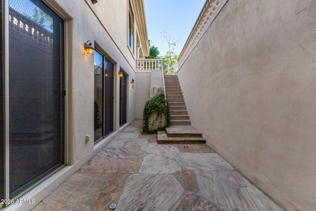 8204 S HOMESTEAD Lane, Tempe, AZ 85284