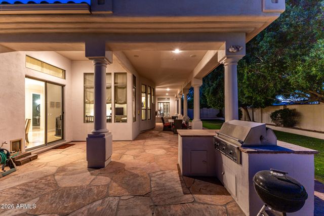 8204 S HOMESTEAD Lane, Tempe, AZ 85284