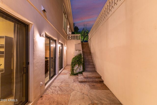 8204 S HOMESTEAD Lane, Tempe, AZ 85284