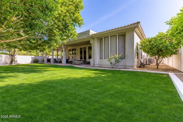 8204 S HOMESTEAD Lane, Tempe, AZ 85284