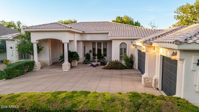 8204 S HOMESTEAD Lane, Tempe, AZ 85284
