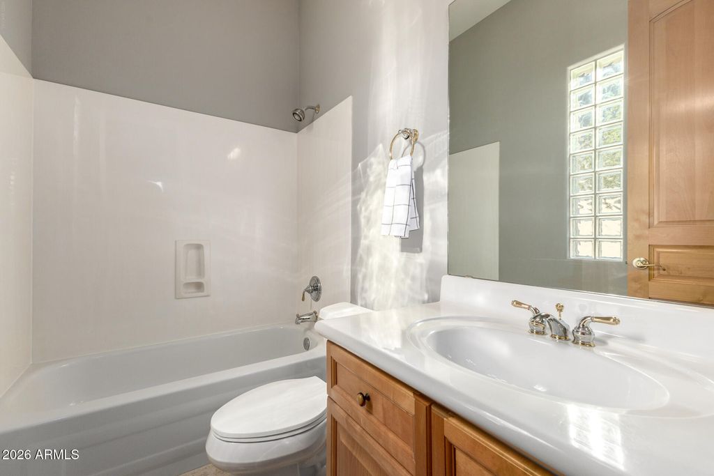 Image 32 of property listing at 8204 S HOMESTEAD Lane, Tempe, AZ 85284
