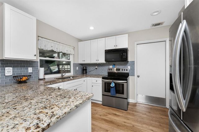 557 MAGNOLIA AVENUE NW, Port Charlotte, FL 33952