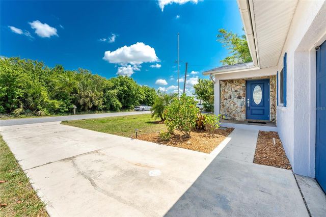 557 MAGNOLIA AVENUE NW, Port Charlotte, FL 33952