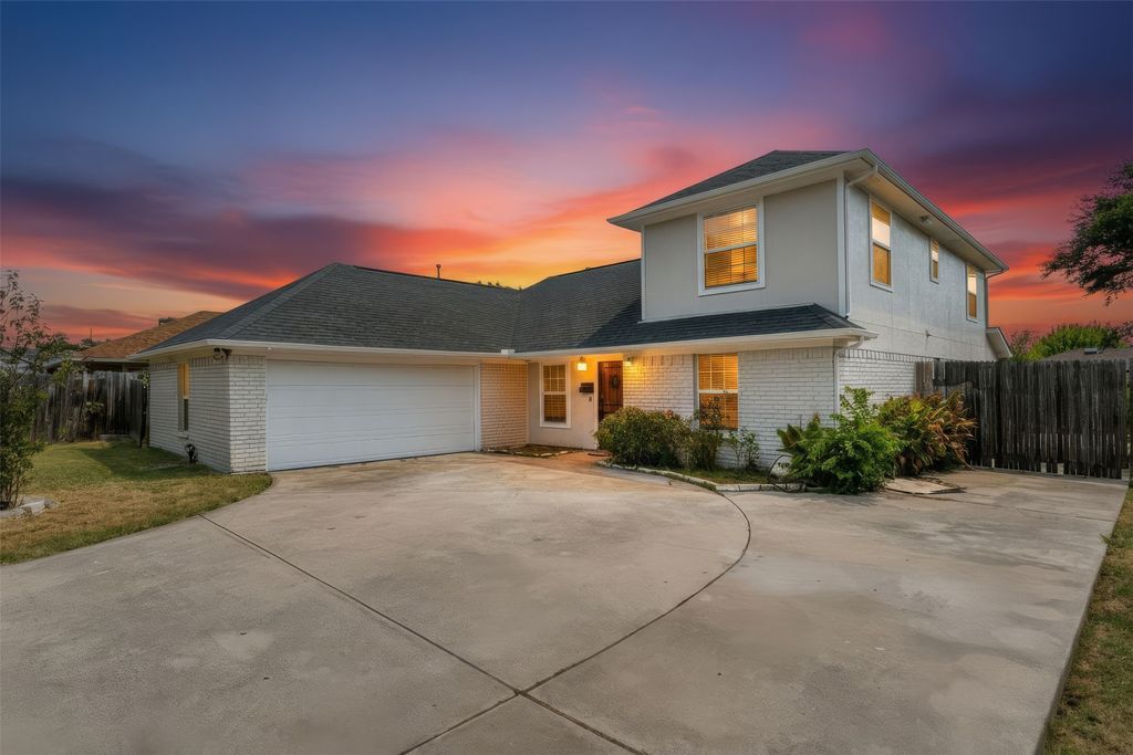 2124 Brentwood Lane, Carrollton, TX 75006 — exterior
