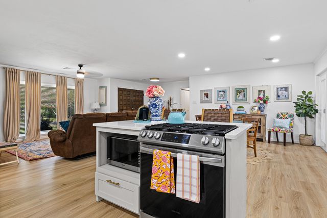 402 Hughes Street, Marshall, TX 75672