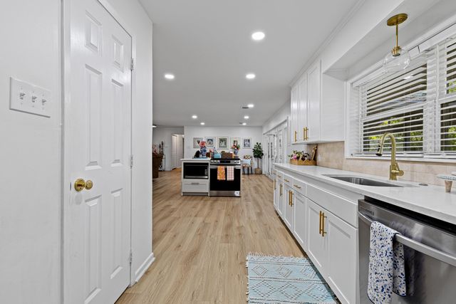 402 Hughes Street, Marshall, TX 75672