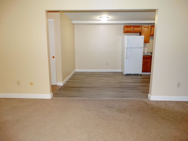 12 Tiffany Rd Apt 4, Salem, NH 03079