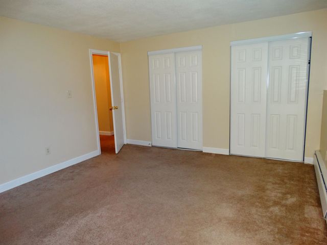 12 Tiffany Rd Apt 4, Salem, NH 03079