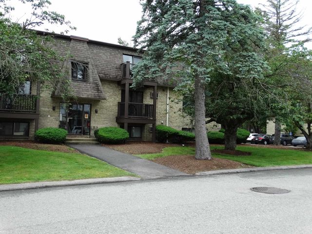 12 Tiffany Rd Apt 4, Salem, NH 03079
