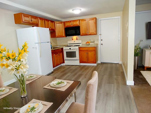 12 Tiffany Rd Apt 4, Salem, NH 03079
