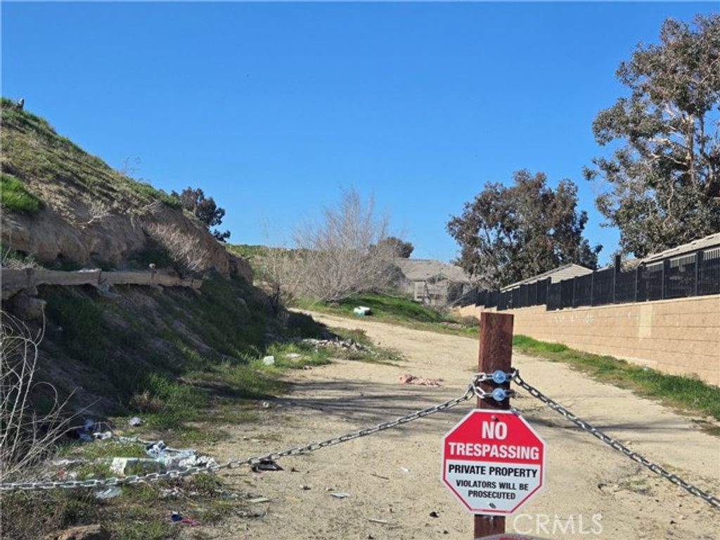 14140 Rodeo Drive, Victorville, CA 92395