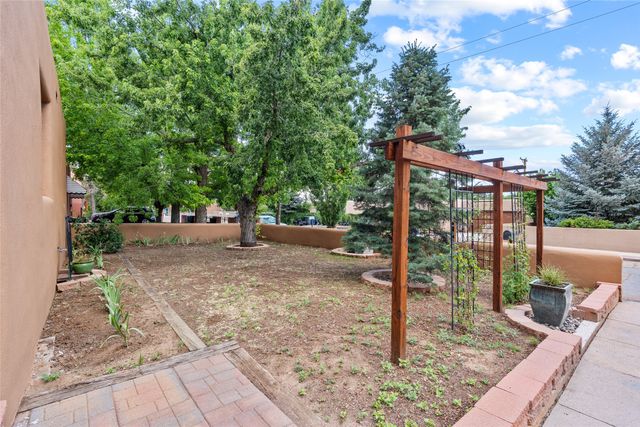845 Gilmore, Santa Fe, NM 87505