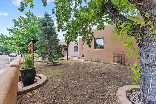 845 Gilmore, Santa Fe, NM 87505