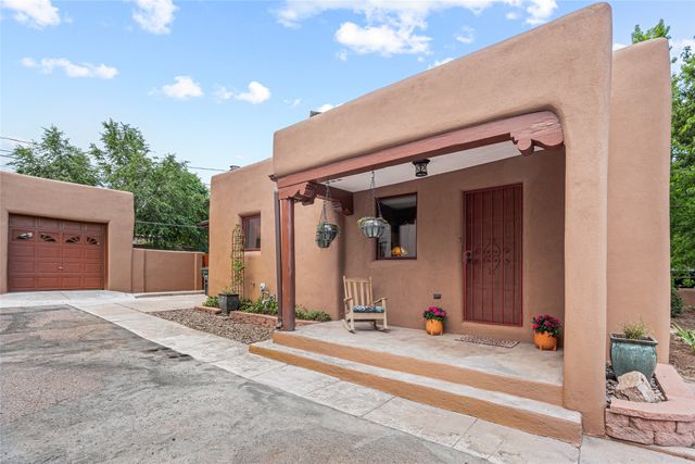 845 Gilmore, Santa Fe, NM 87505