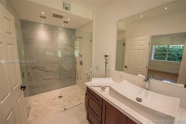 931 Placetas Ave, Coral Gables, FL 33146