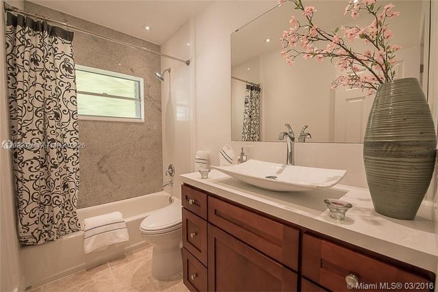931 Placetas Ave, Coral Gables, FL 33146