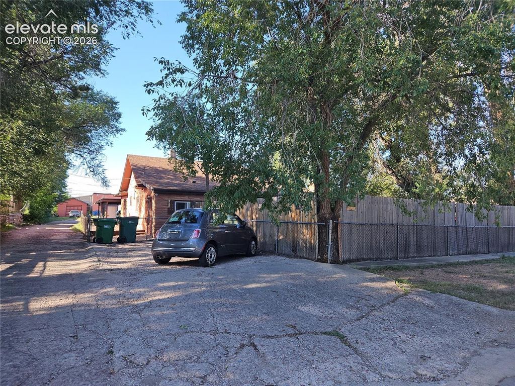 2423 E St Vrain Street, Colorado Springs, CO 80909 — photo 2