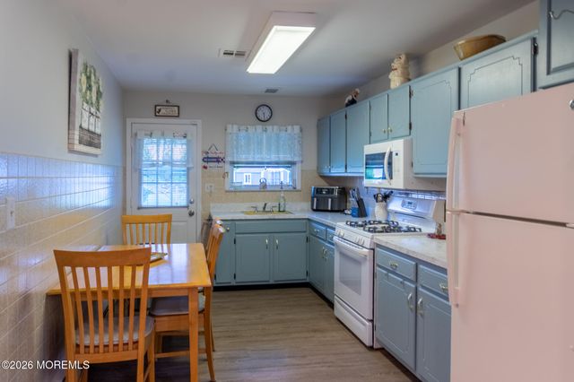 15 Monaco Court, Toms River, NJ 08757