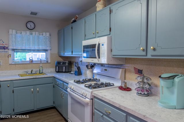 15 Monaco Court, Toms River, NJ 08757