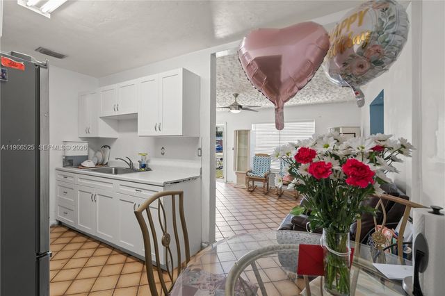1271 NE 211th St, Miami, FL 33179
