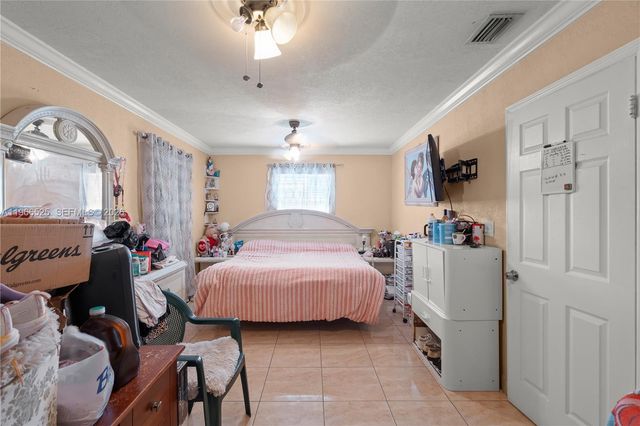 1271 NE 211th St, Miami, FL 33179