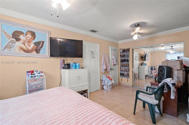 1271 NE 211th St, Miami, FL 33179