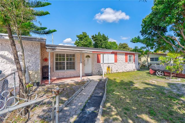 1271 NE 211th St, Miami, FL 33179