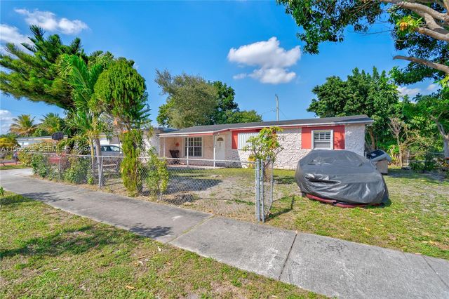 1271 NE 211th St, Miami, FL 33179