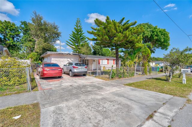 1271 NE 211th St, Miami, FL 33179