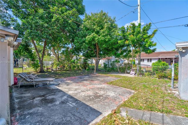 1271 NE 211th St, Miami, FL 33179