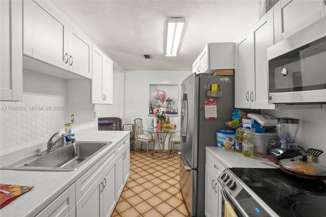 1271 NE 211th St, Miami, FL 33179