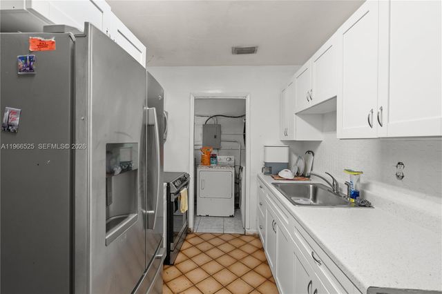 1271 NE 211th St, Miami, FL 33179