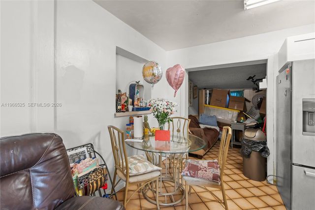 1271 NE 211th St, Miami, FL 33179