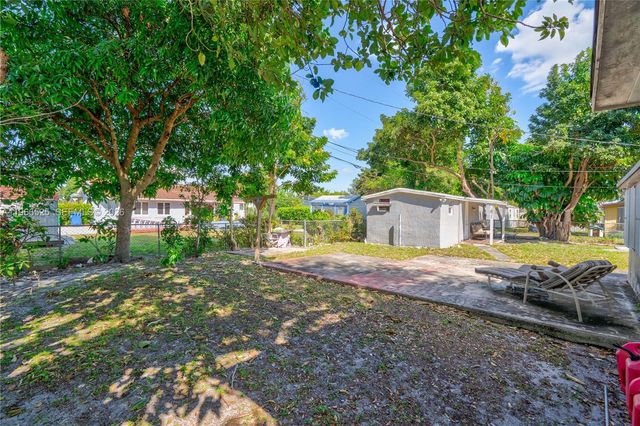 1271 NE 211th St, Miami, FL 33179