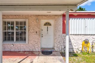 1271 NE 211th St, Miami, FL 33179