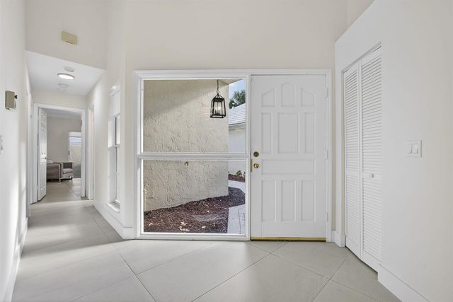 18 SELBY Lane, Palm Beach Gardens, FL 33418