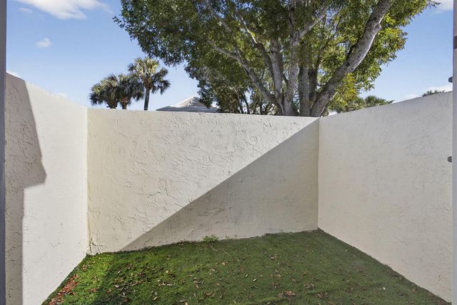 18 SELBY Lane, Palm Beach Gardens, FL 33418